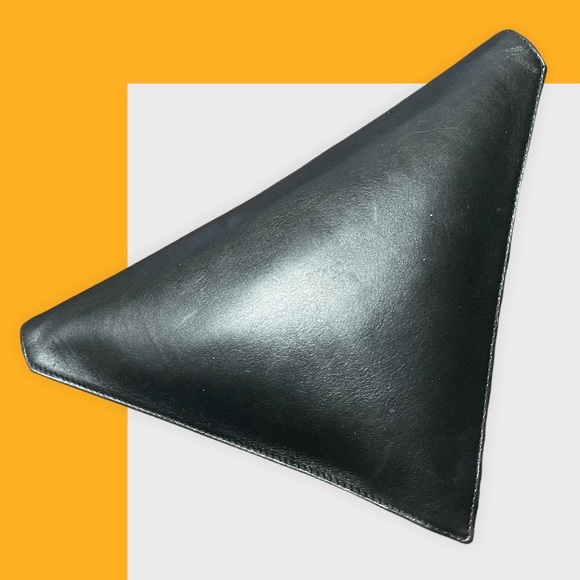 Rare Triangular Black Clutch Bag by Gianni Versace Couture 1980 - Picture 6 of 16